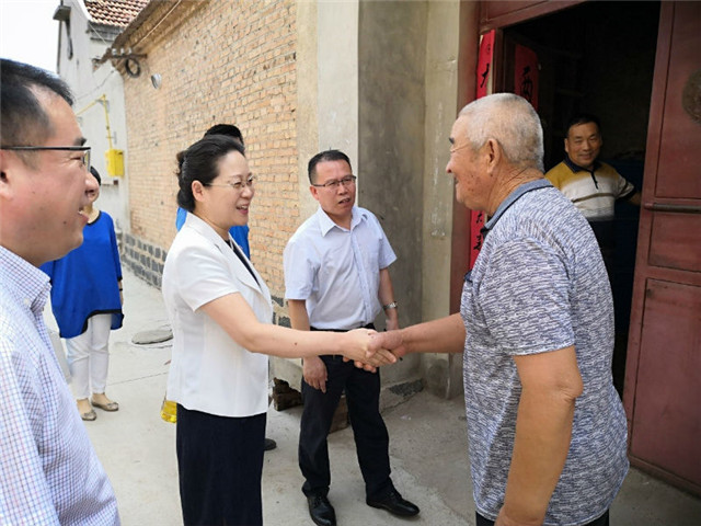 manbetx客户端ios广电网络集团党委书记、董事长李建华到济阳分公司调研
