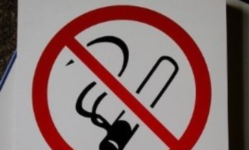武汉拟规定:个人不得在排队等候队伍中吸烟