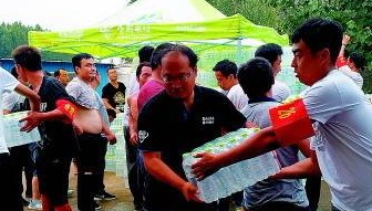 专业救援、爱心捐助、“红马甲”志愿服务,爱心力量温暖着这座城