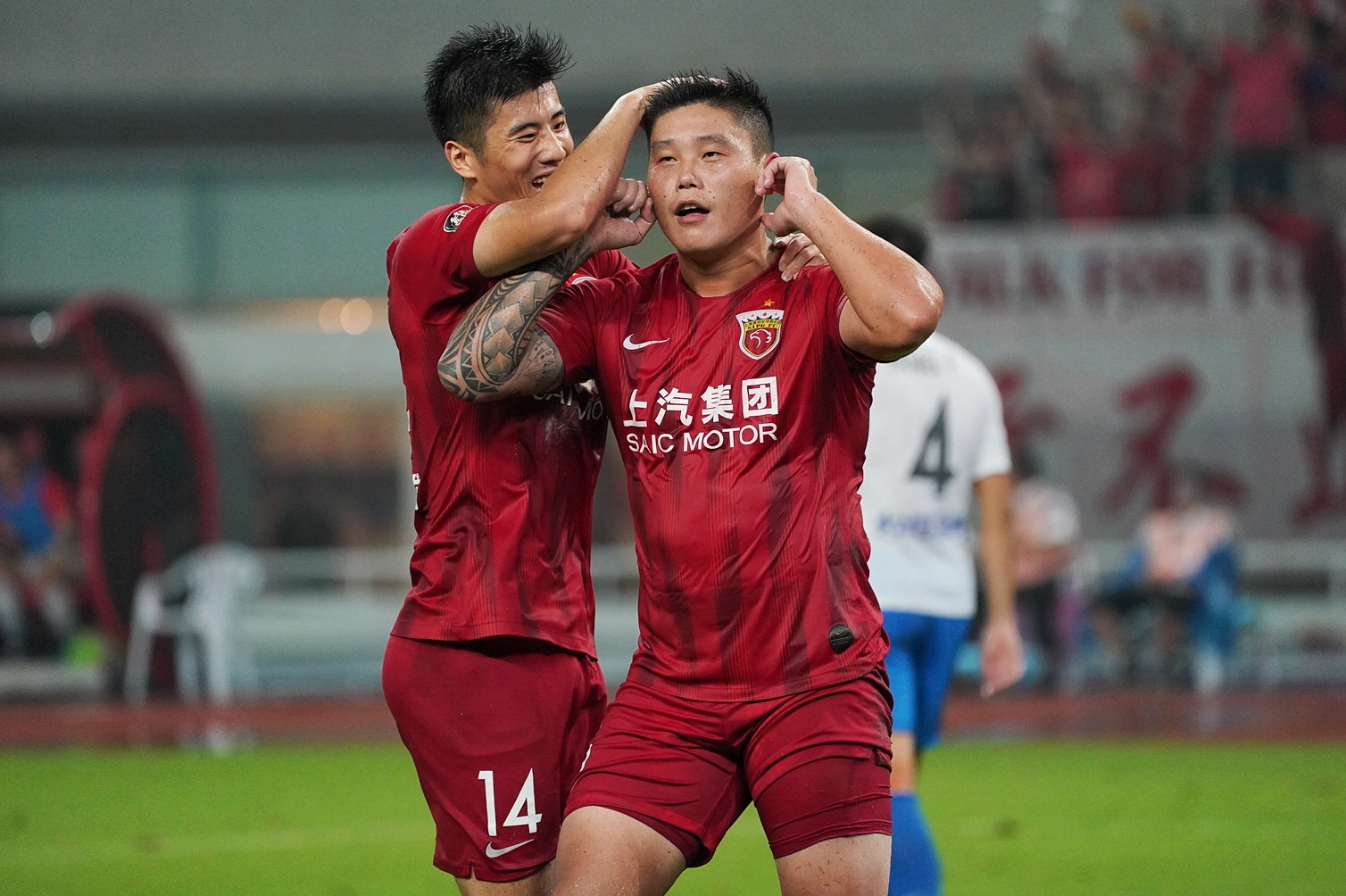 中超-血虐!阿瑙无解世界波+3土炮建功 上港5-1泰达