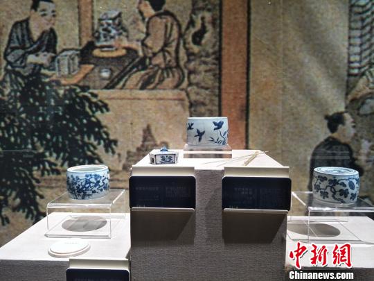 81件宋元明清花器瓷精品展现千年花器瓷演变史