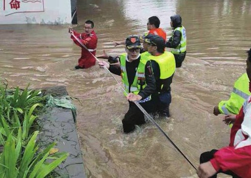 章丘积水救援 他没能见爷爷最后一面